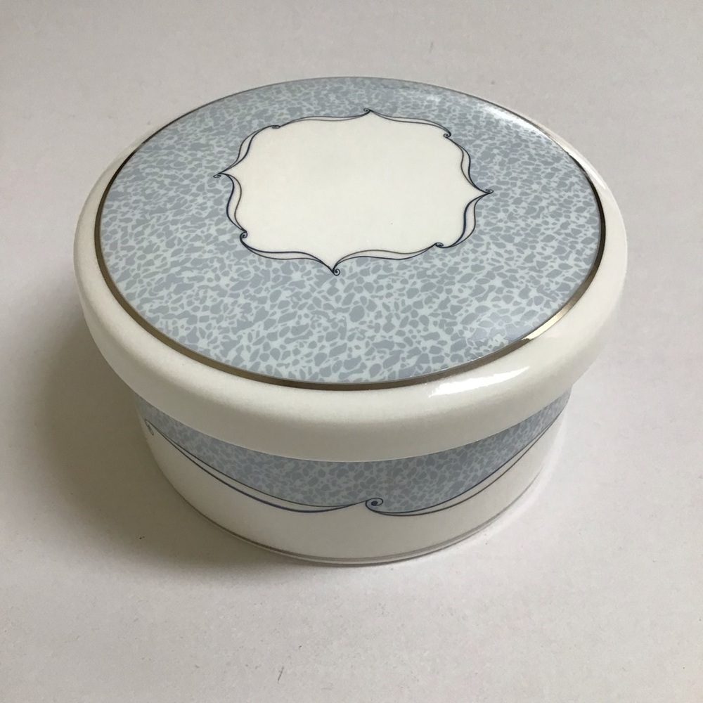 Wedgwood Porcelain Powder Box VENICE Trinket Jewelry Signed Vanity Boudoir Round - Picture 11 of 16